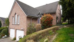 Geräumiges Haus mit Garten und Garage in der Rue de la Station 16 in 4852 Hombourg